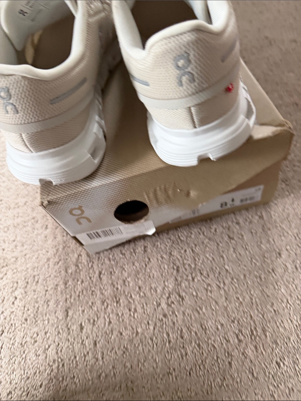 On Running women’s Cloud Sneakers in Light Cream - Picture 10 of 10